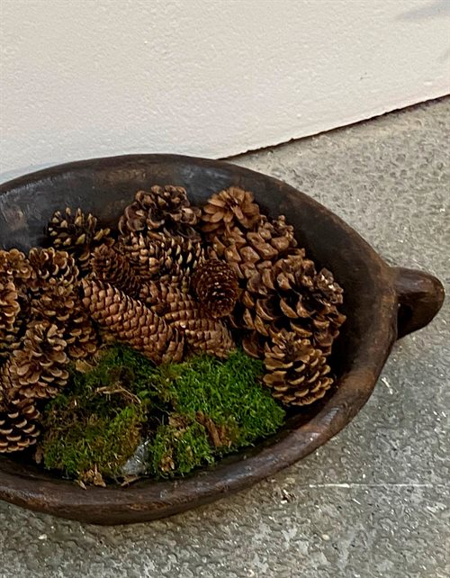 Stort Træfad – Håndskåret Skål med Sjæl og Patina