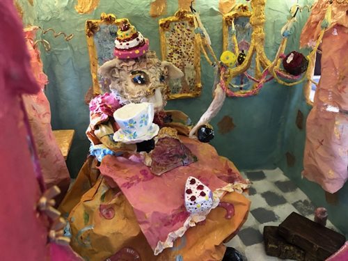 Mrs. Sheep Cake and her wonderful Cake House - Paper Art - Udlånt til Galleri Marts 2025