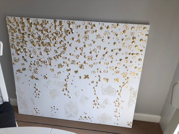 Stort Guld blade med relief - udlånt lige nu til galleri